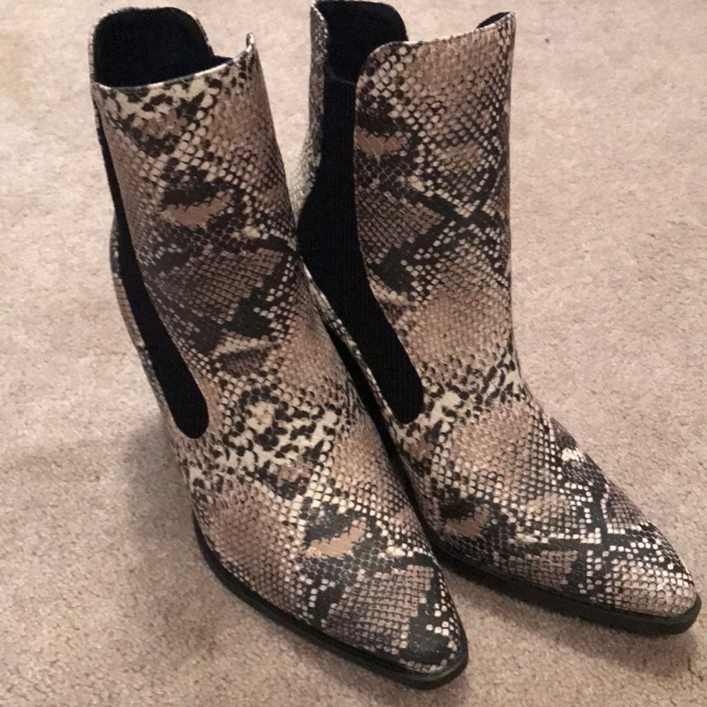 Qupid SNAKESKIN pull on bootie WORN ONCE